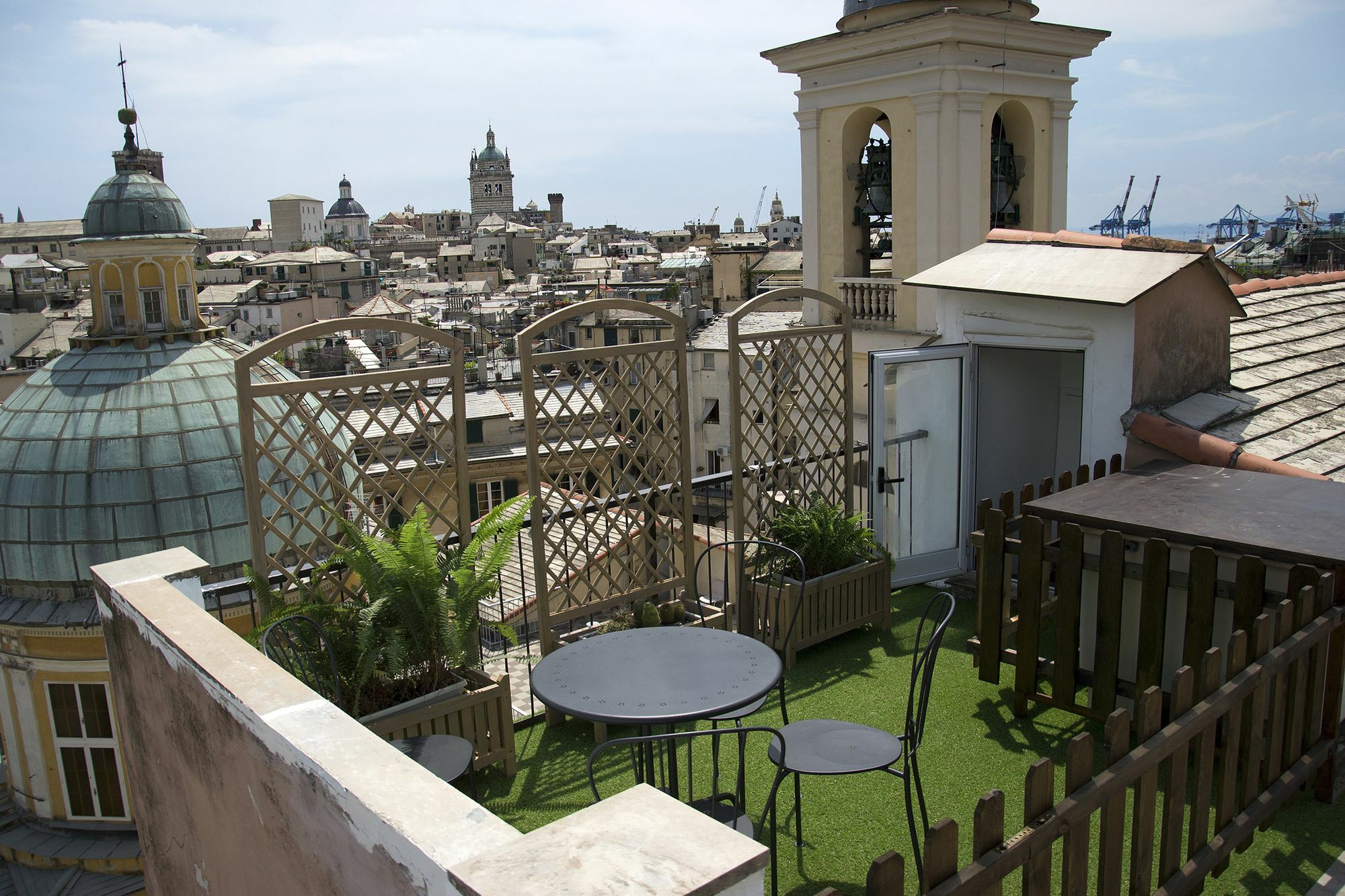 Sky On The Roofs - Il Cielo Sui Tetti Hotel Genoa Exterior photo