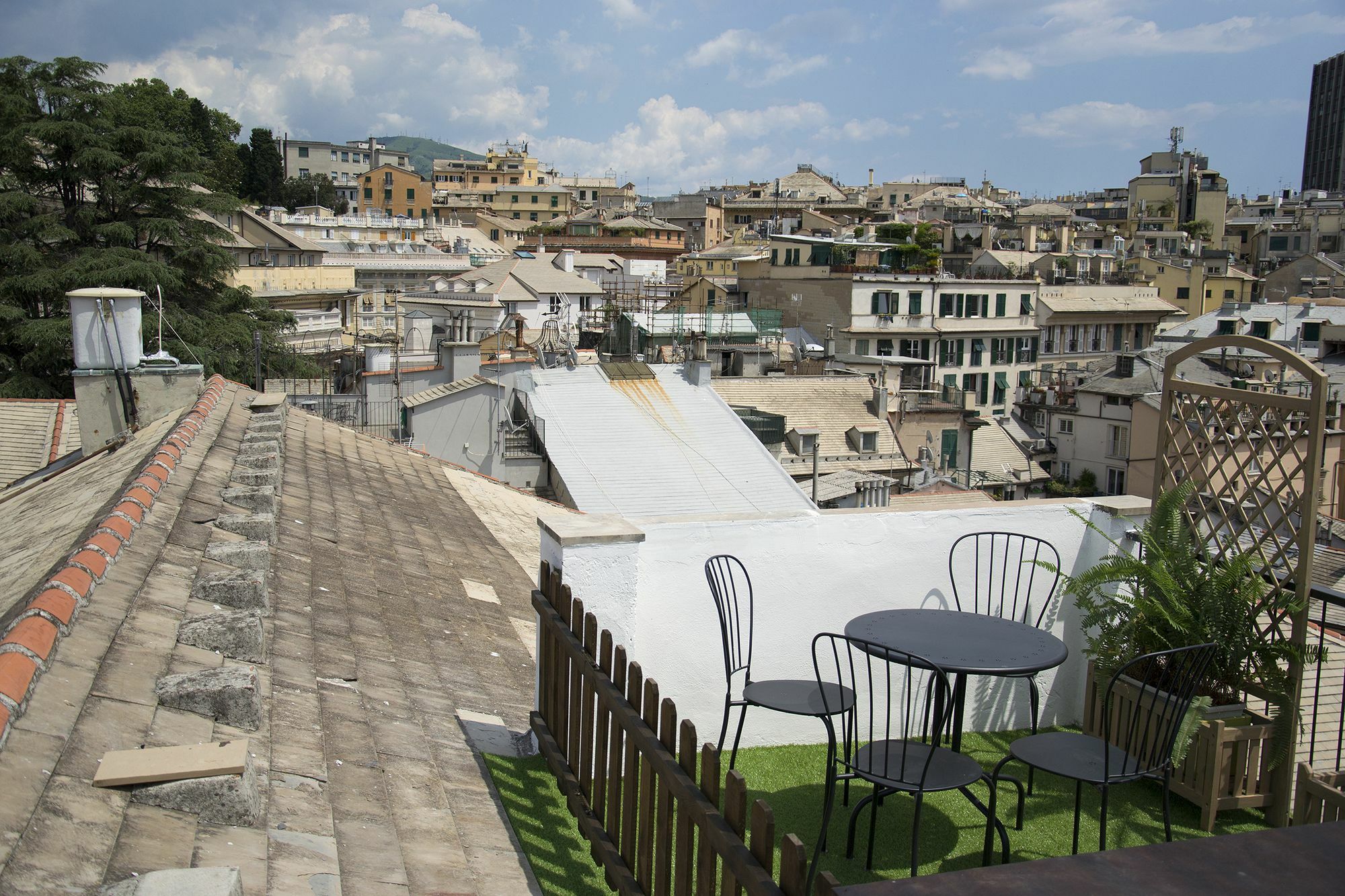 Sky On The Roofs - Il Cielo Sui Tetti Hotel Genoa Exterior photo